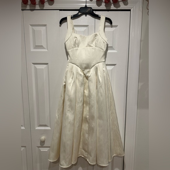 House of CB Isabeau Dress - Picture 4 of 9